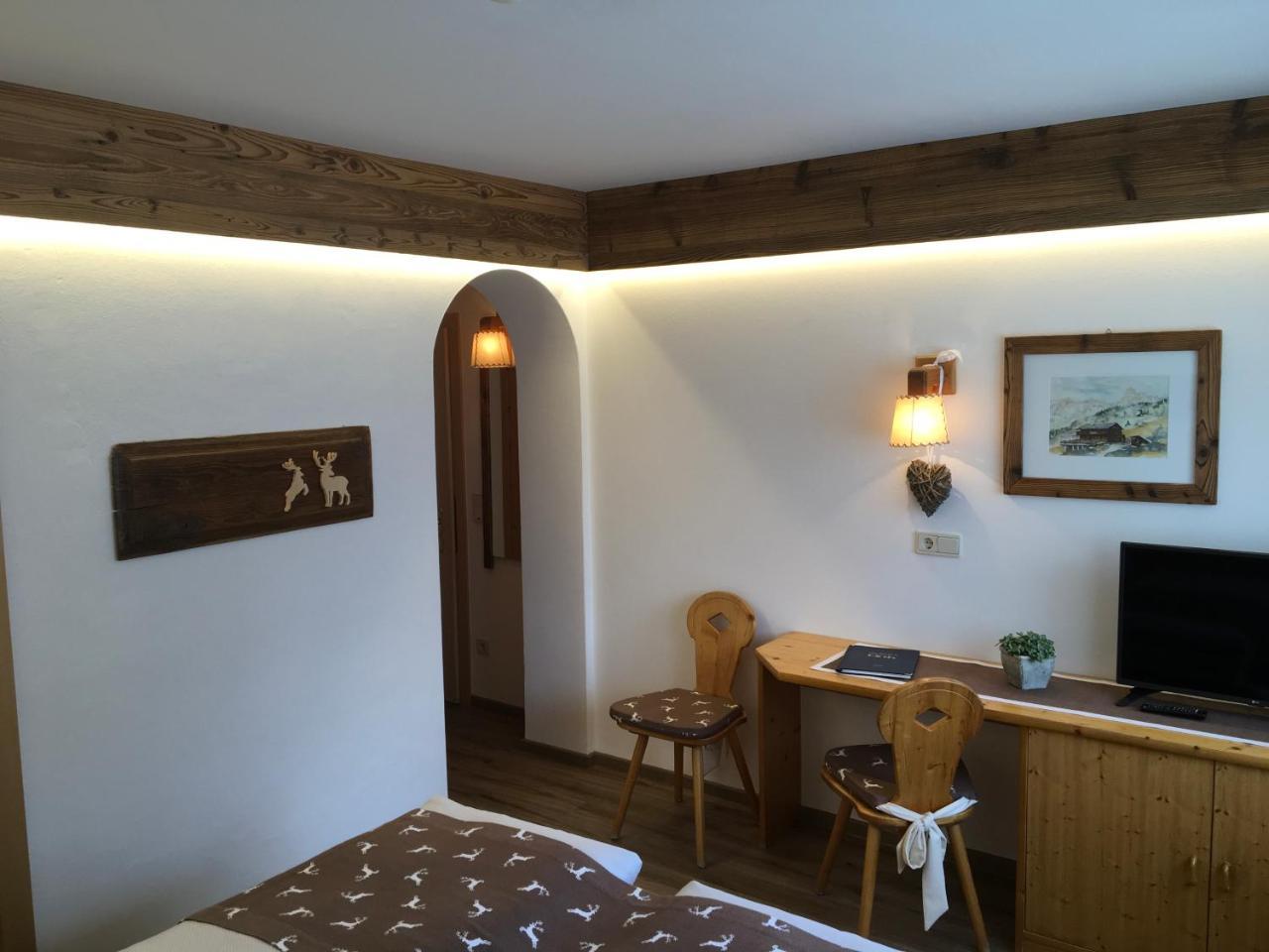 Garni Raetia Hotell Corvara Exteriör bild